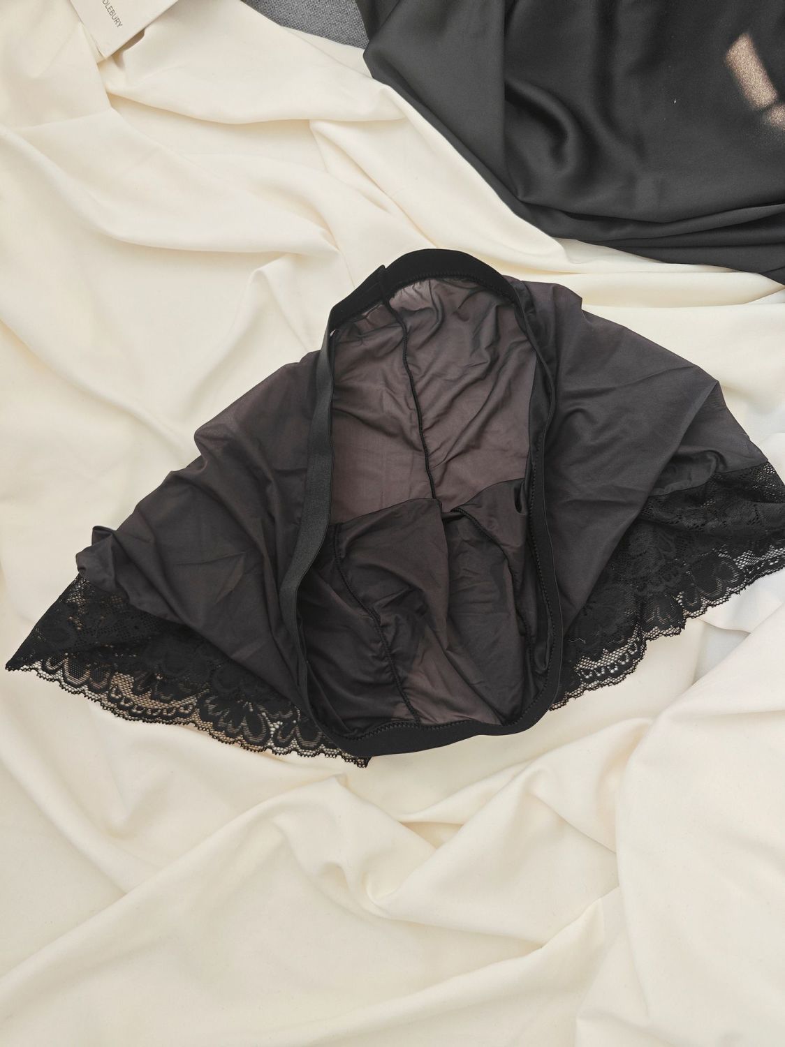 Sexy Man's Glossy Lace Hem Sho - مراجعة Pouch Boxer Pouch وسعره