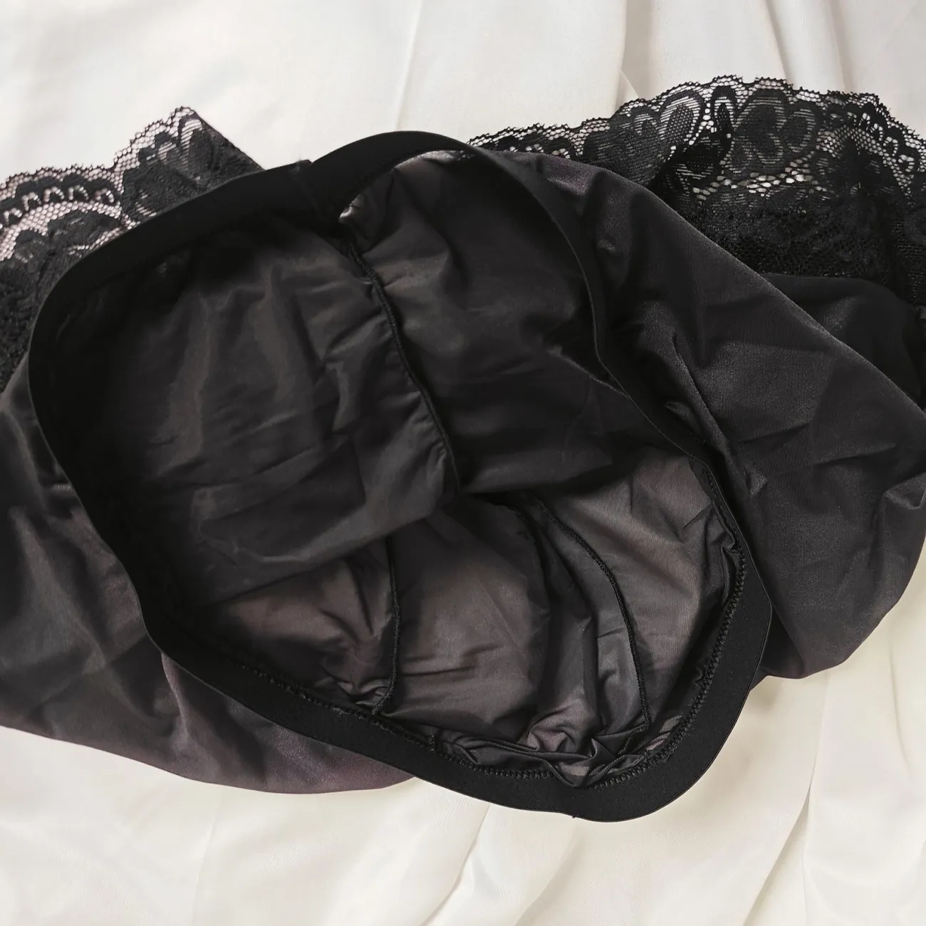 Sexy Man's Glossy Lace Hem Sho - مراجعة Pouch Boxer Pouch وسعره